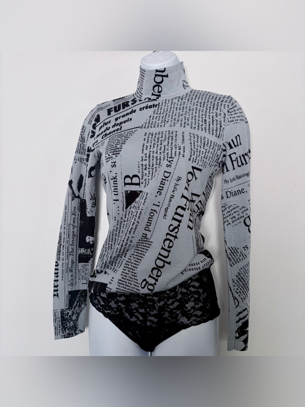 DVF Diane von Furstenberg Brandy Gray Newspaper Print Merino Wool Sweater Small